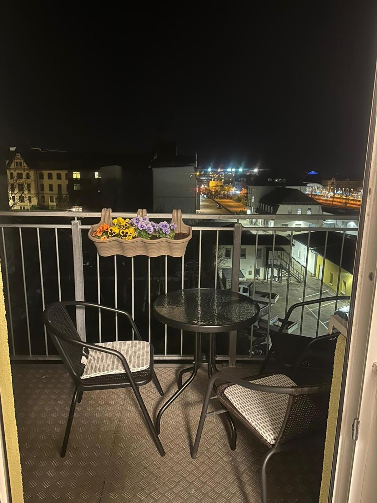Ueber Den Daechern Von Halle Halle  Exteriör bild