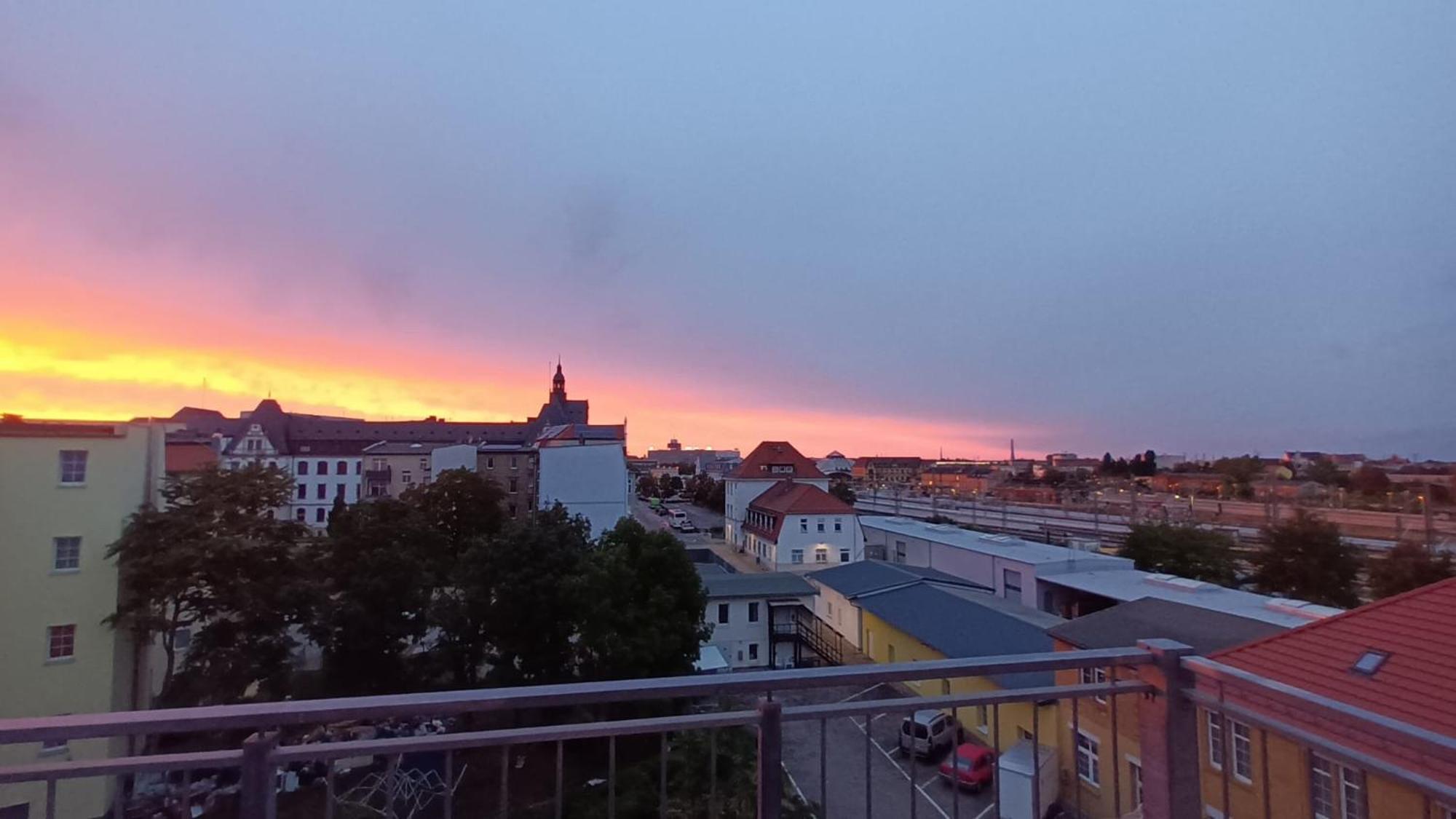 Ueber Den Daechern Von Halle Halle  Exteriör bild